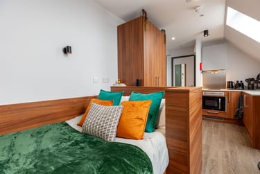 1 bed studio, 40-41 High Street, Englefield Green, Egham, TW209DP - Image 3